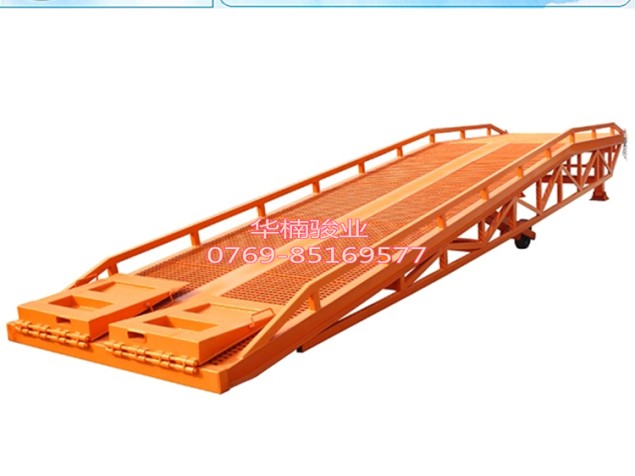 移動(dòng)登車橋 登車橋定做 大載重移動(dòng)登車橋 廠家直銷 東莞登車橋