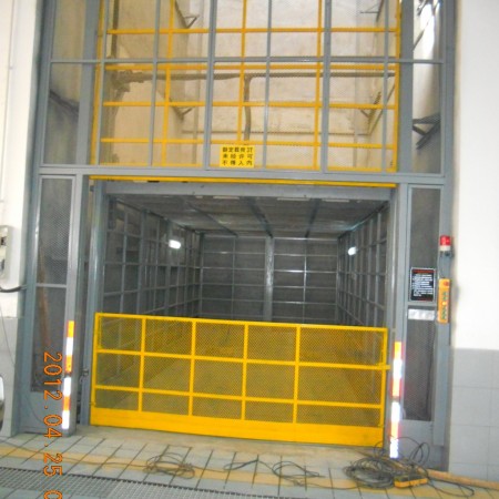 五金類升降機(jī)案例-華楠駿業(yè)