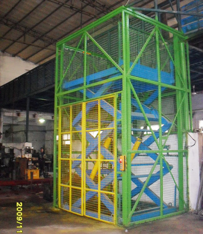 如何拆卸液壓升降機(jī)的液壓缸？